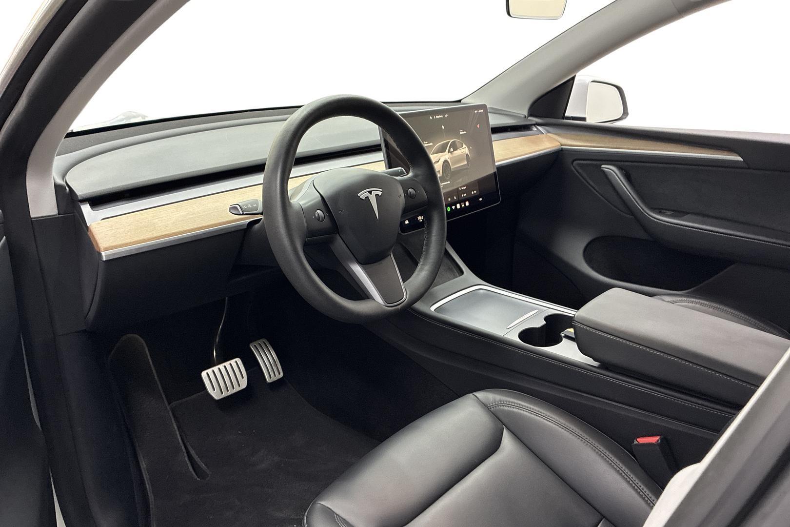 Tesla Model Y 9