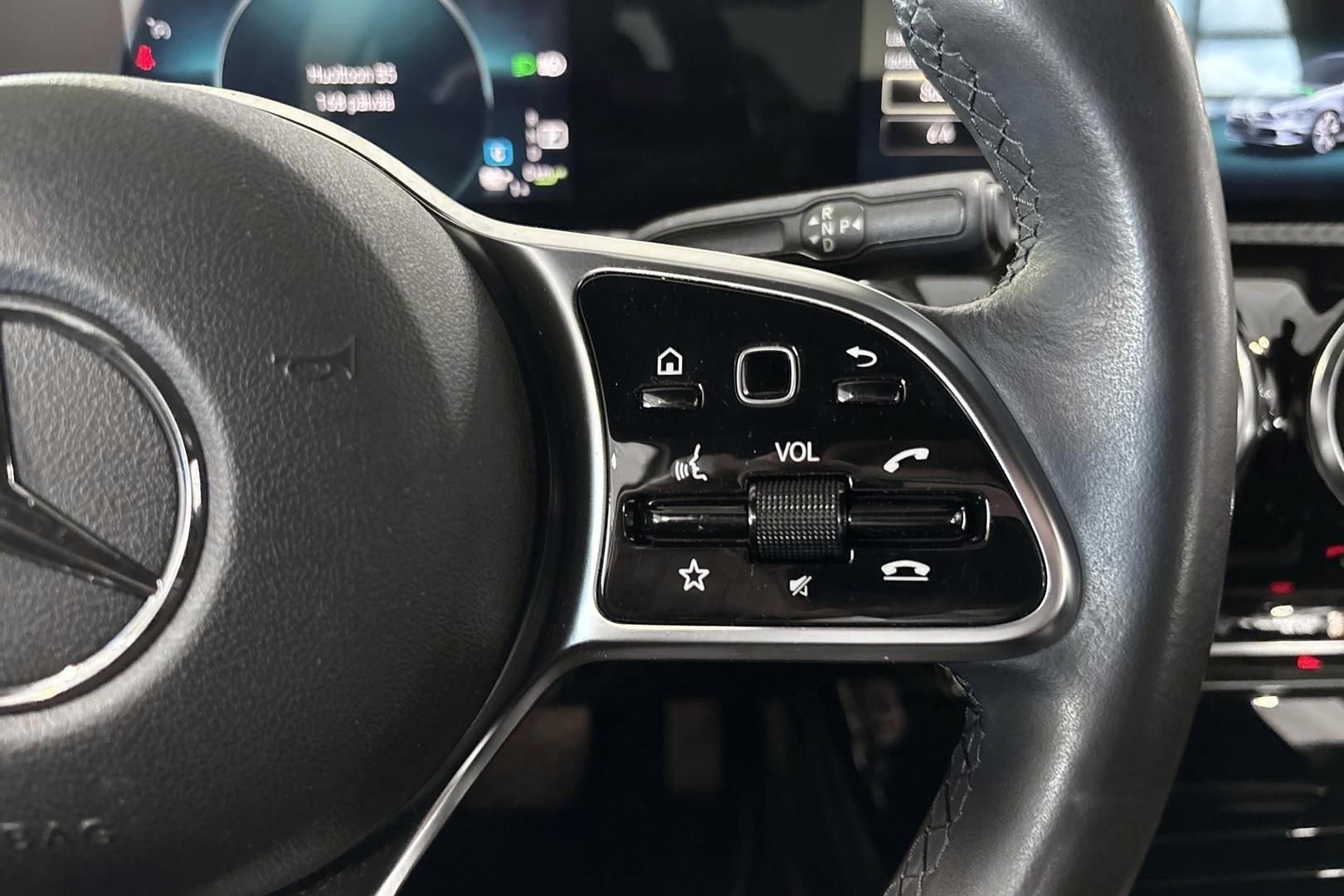 MERCEDES-BENZ A 2020
