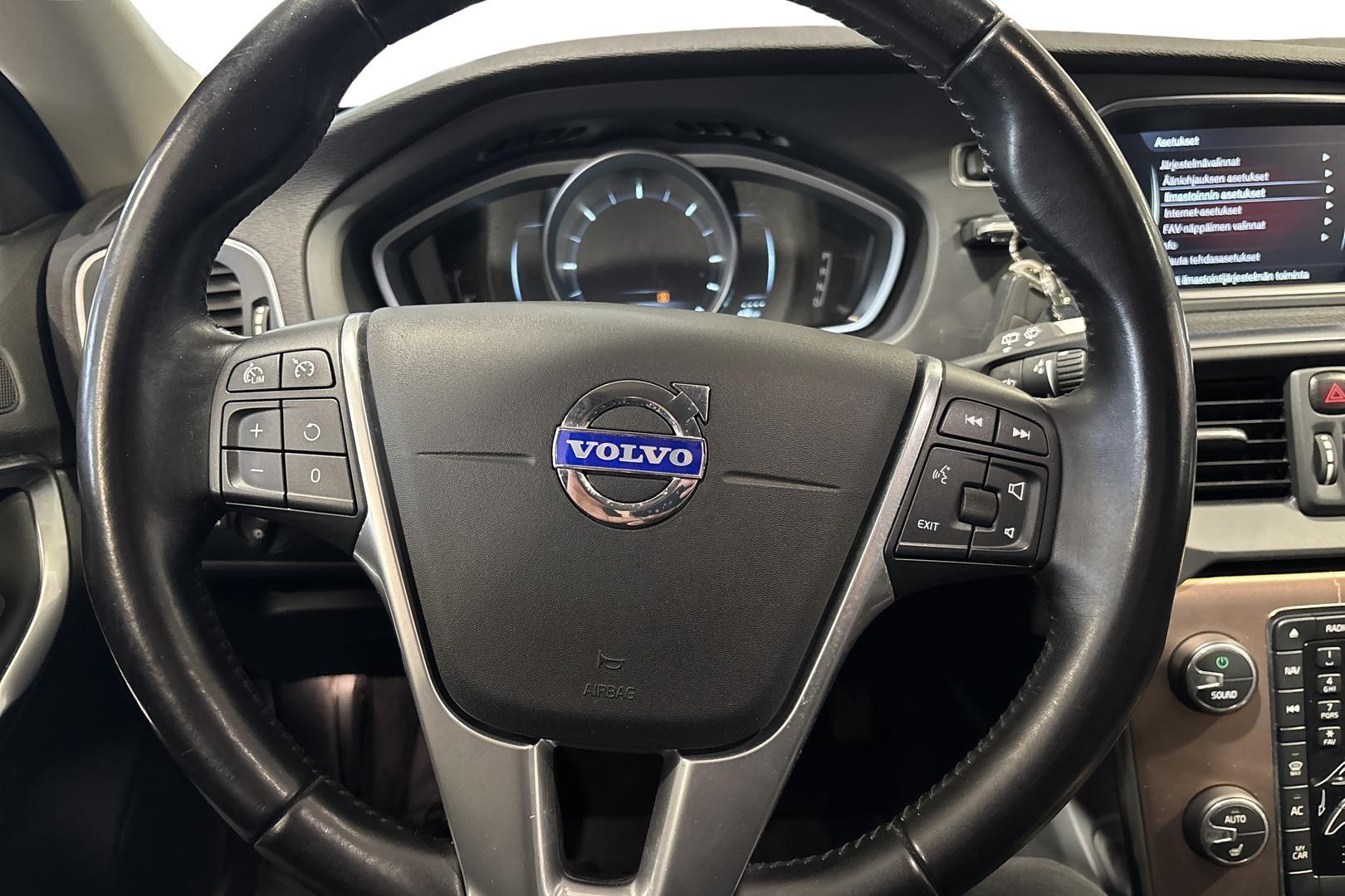 Volvo V40 Cross Country 2015