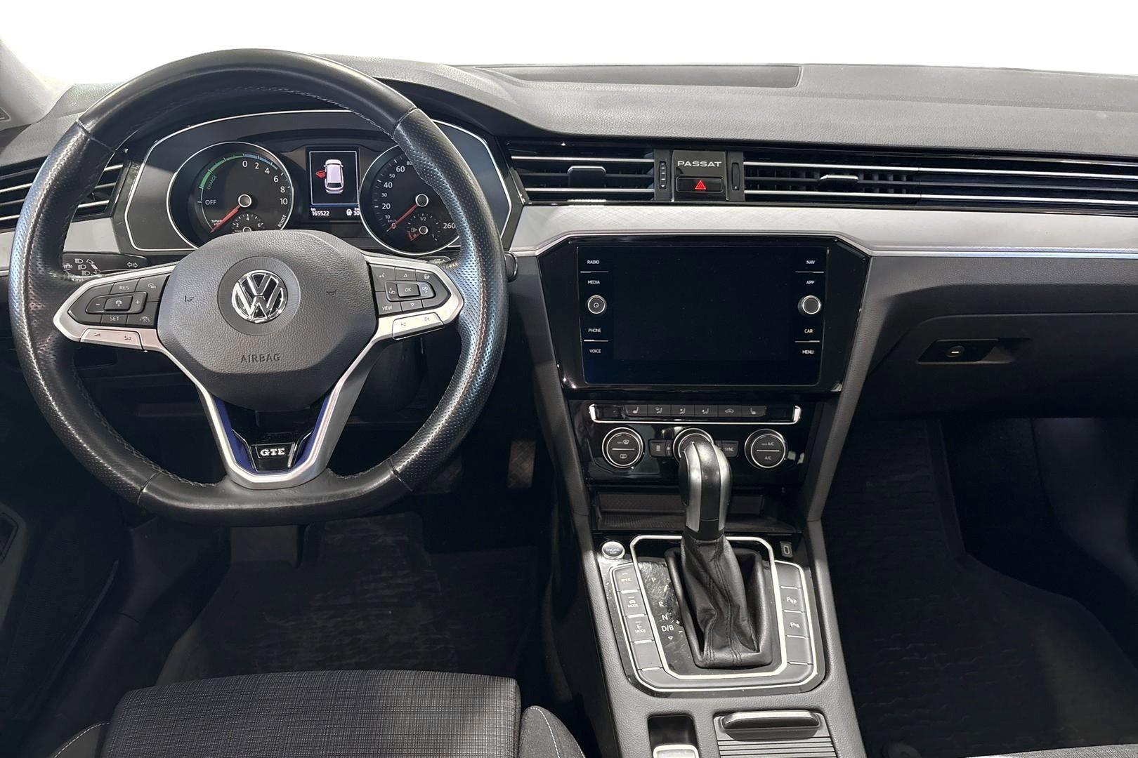 VOLKSWAGEN PASSAT 2020