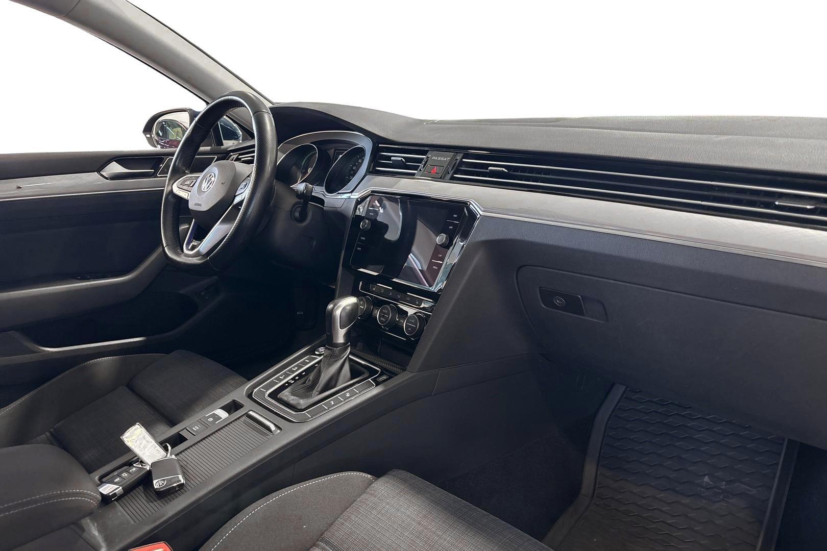 VOLKSWAGEN PASSAT 2020