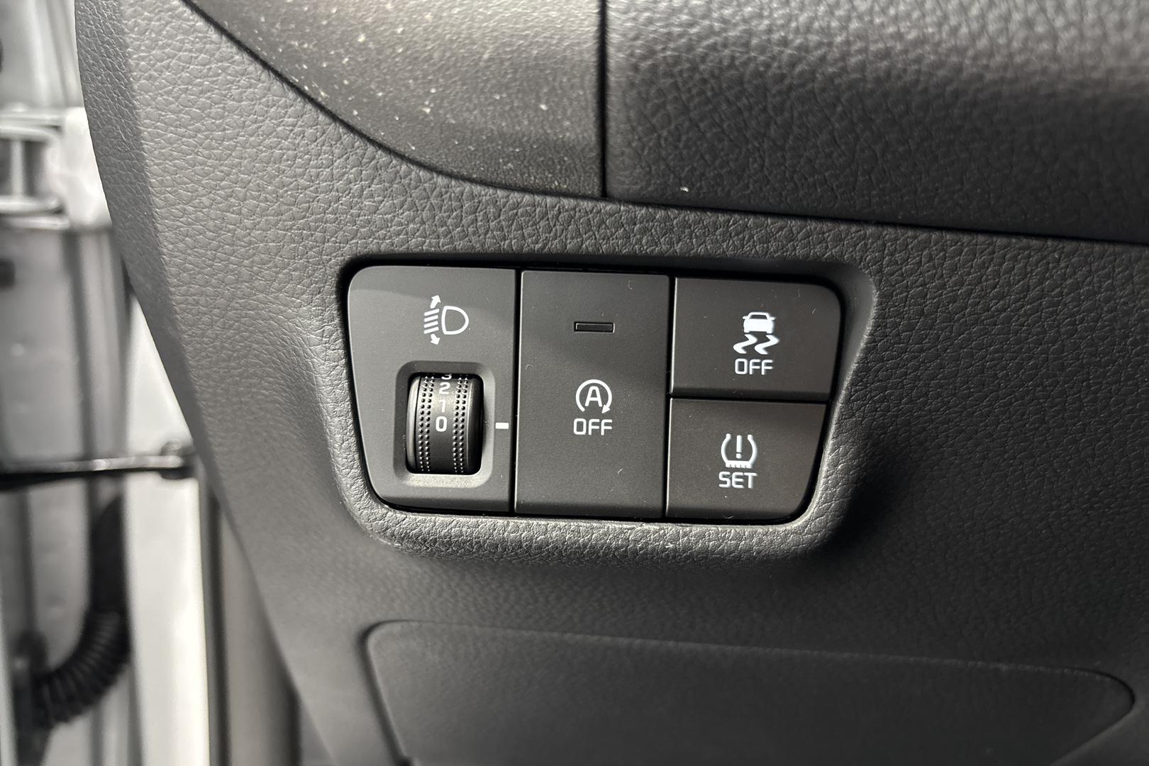 KIA STONIC 16