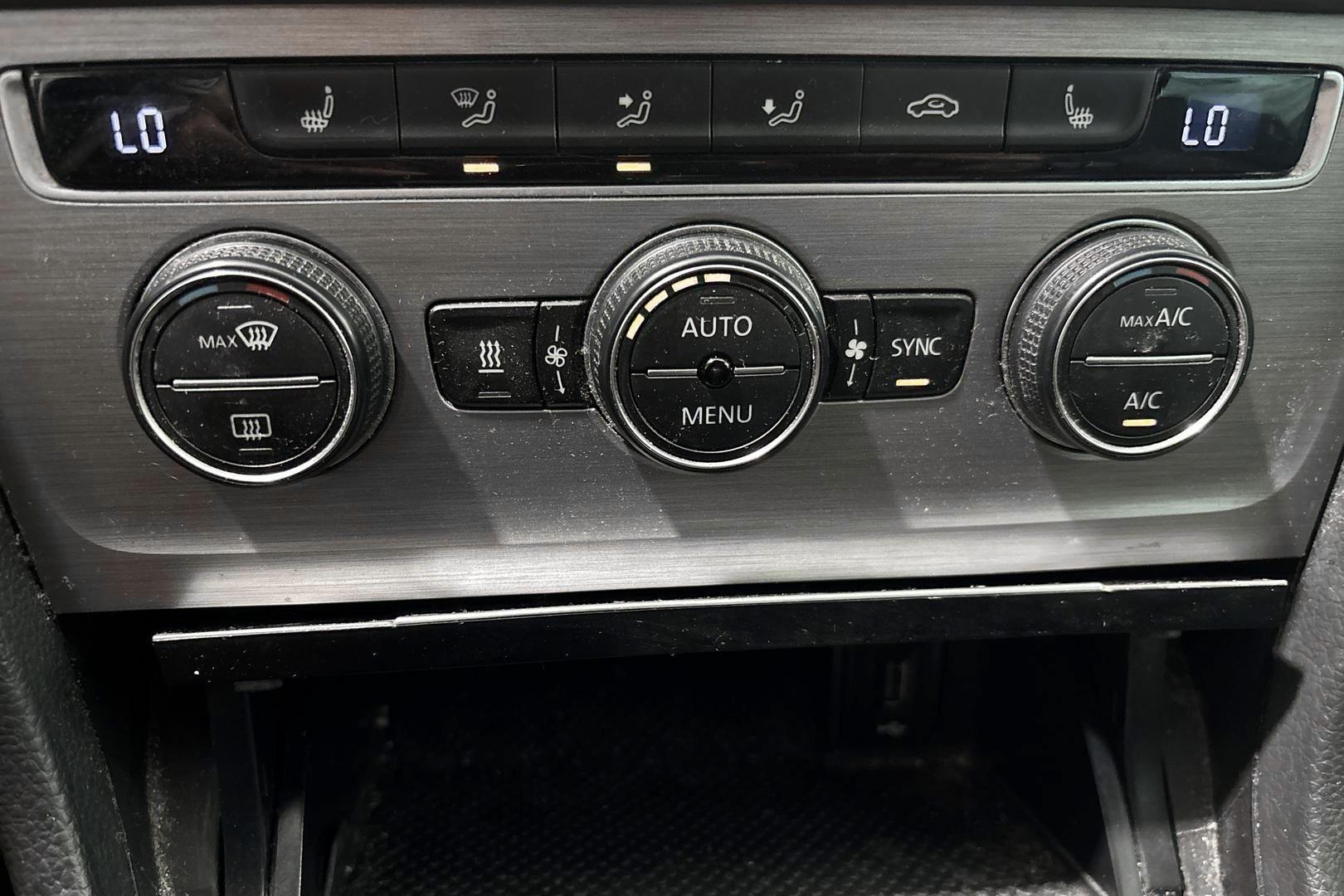 VOLKSWAGEN Golf 2016