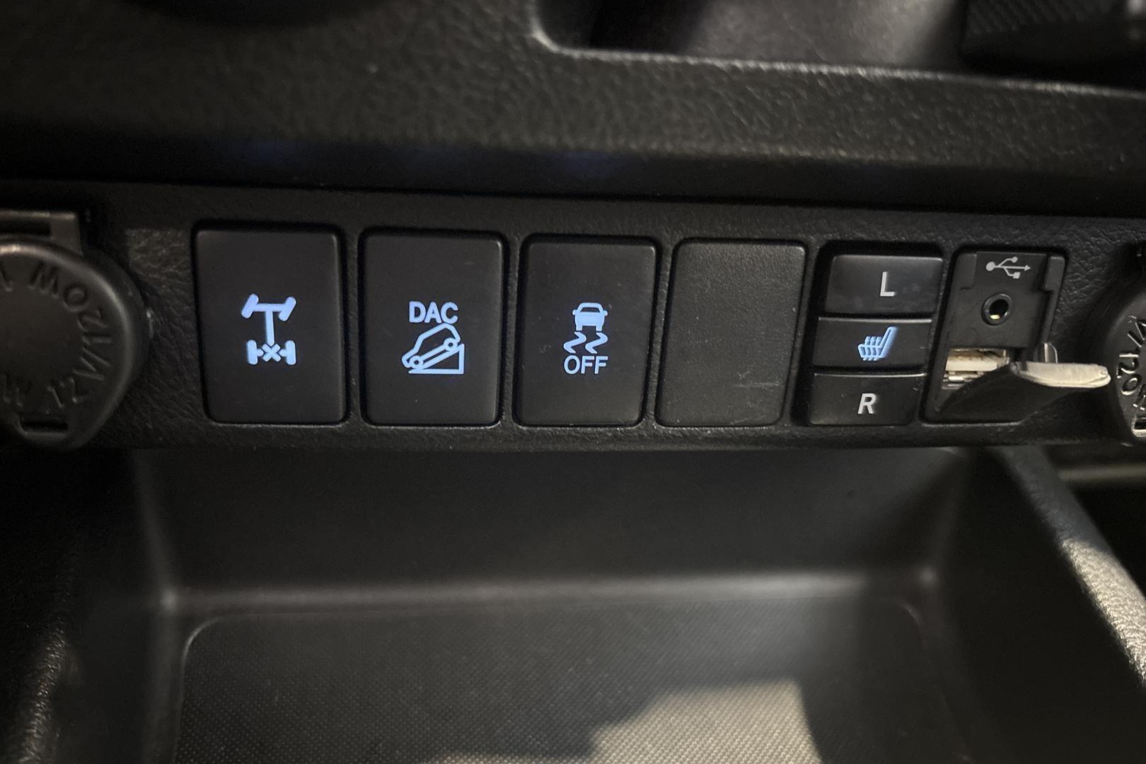 TOYOTA HILUX 26