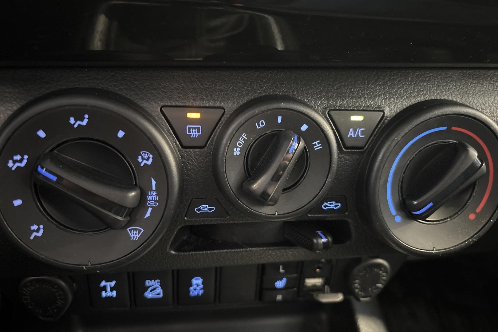 TOYOTA HILUX 27