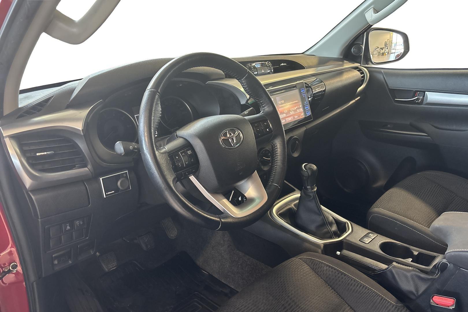 TOYOTA HILUX 9