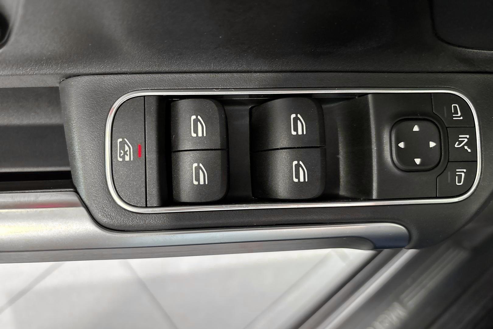 MERCEDES-BENZ GLB 2023