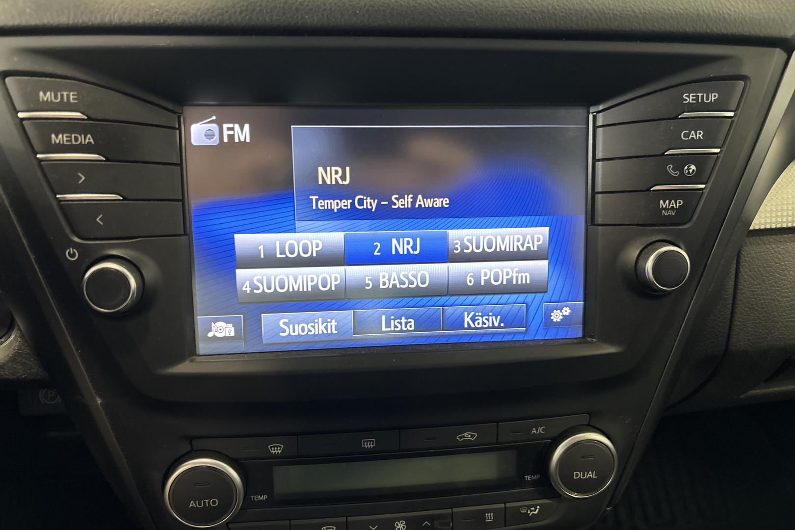 TOYOTA Avensis 2015
