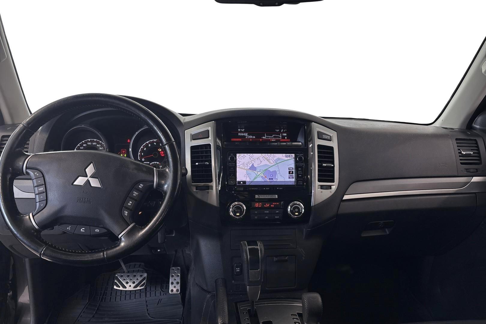 MITSUBISHI Pajero 10