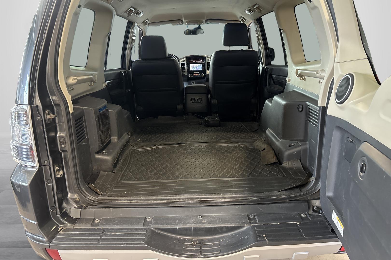 MITSUBISHI Pajero 12