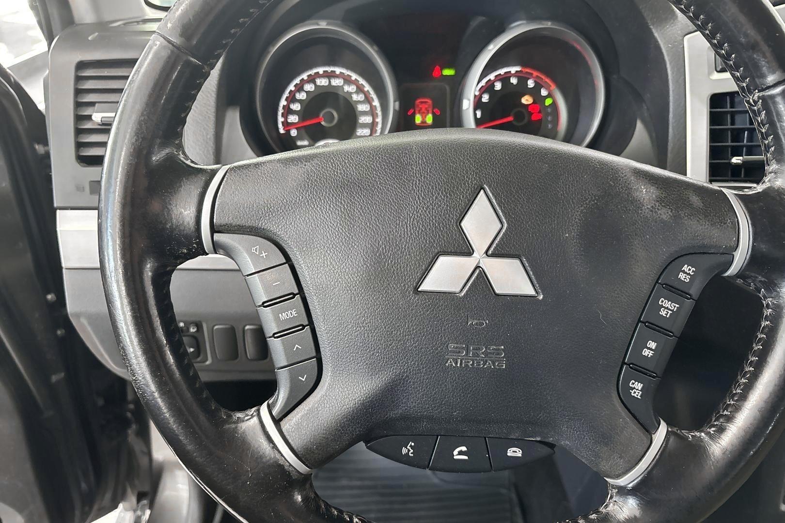MITSUBISHI Pajero 17