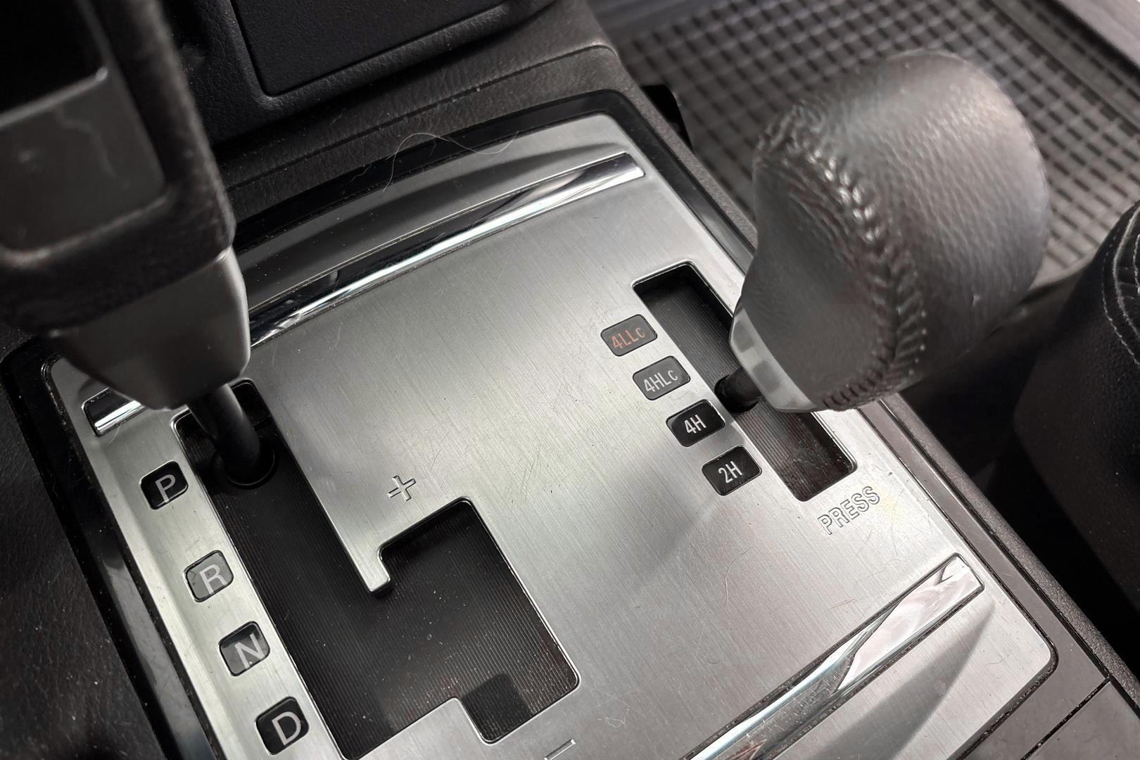 MITSUBISHI Pajero 22