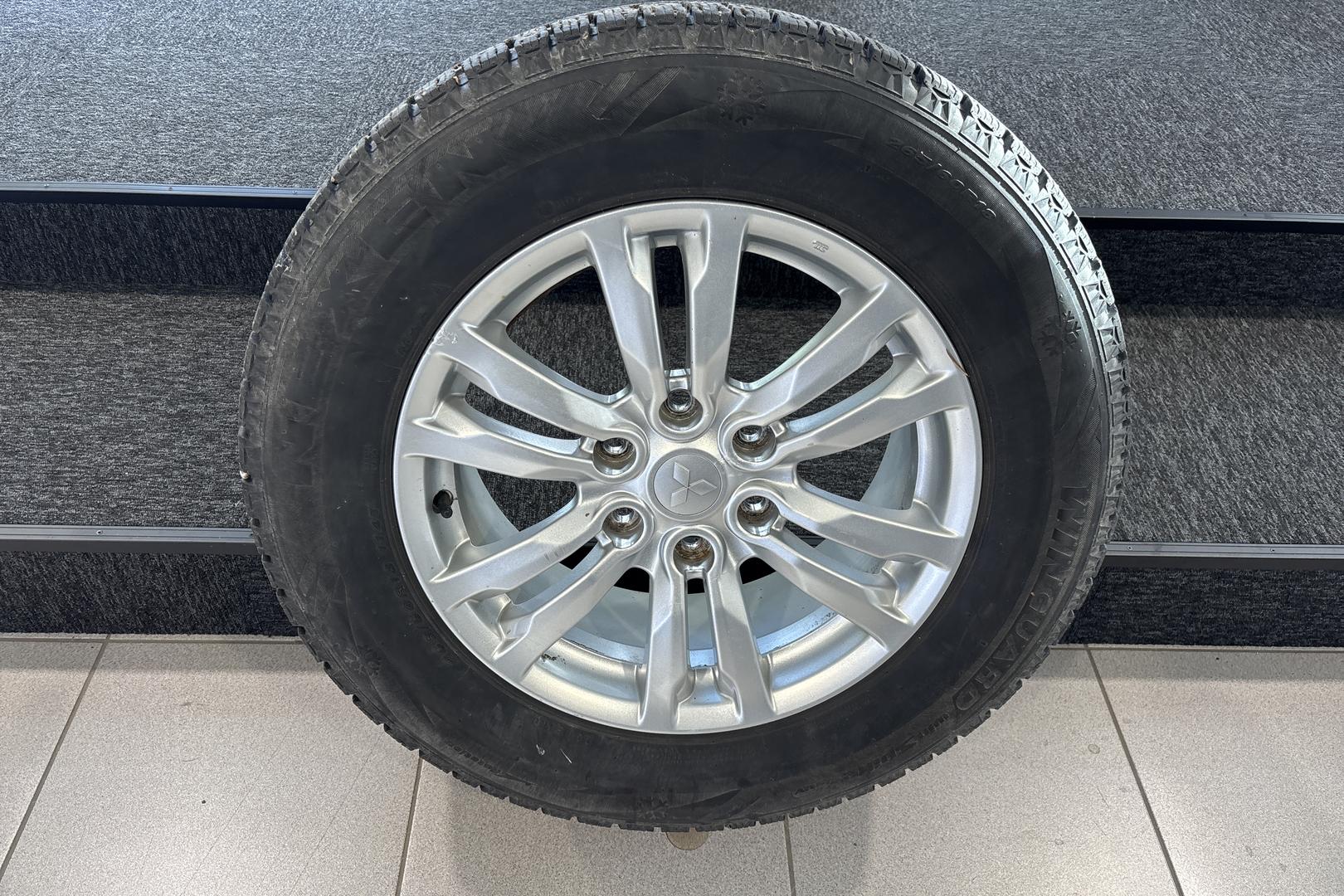 MITSUBISHI Pajero 26