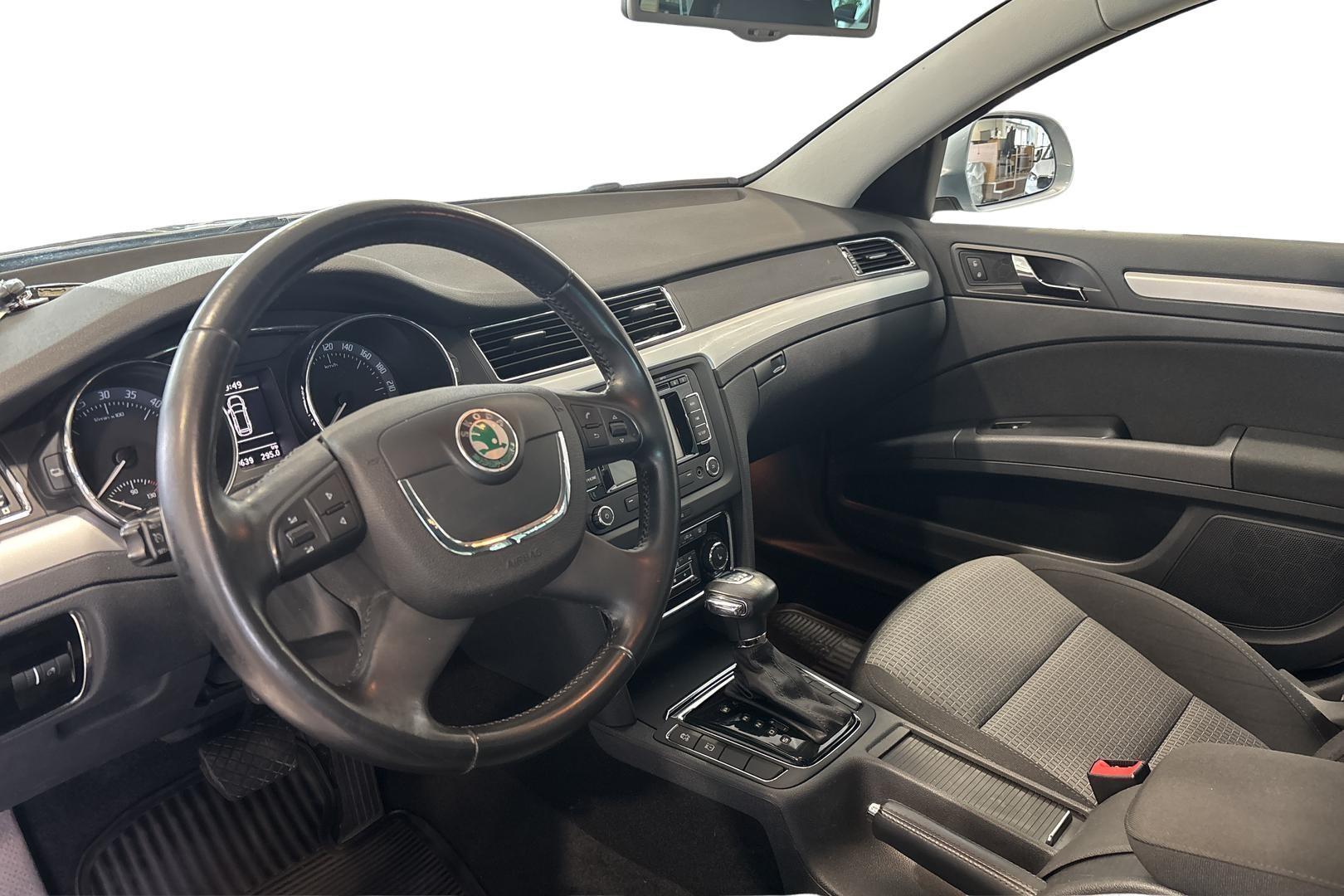 SKODA SUPERB 2012