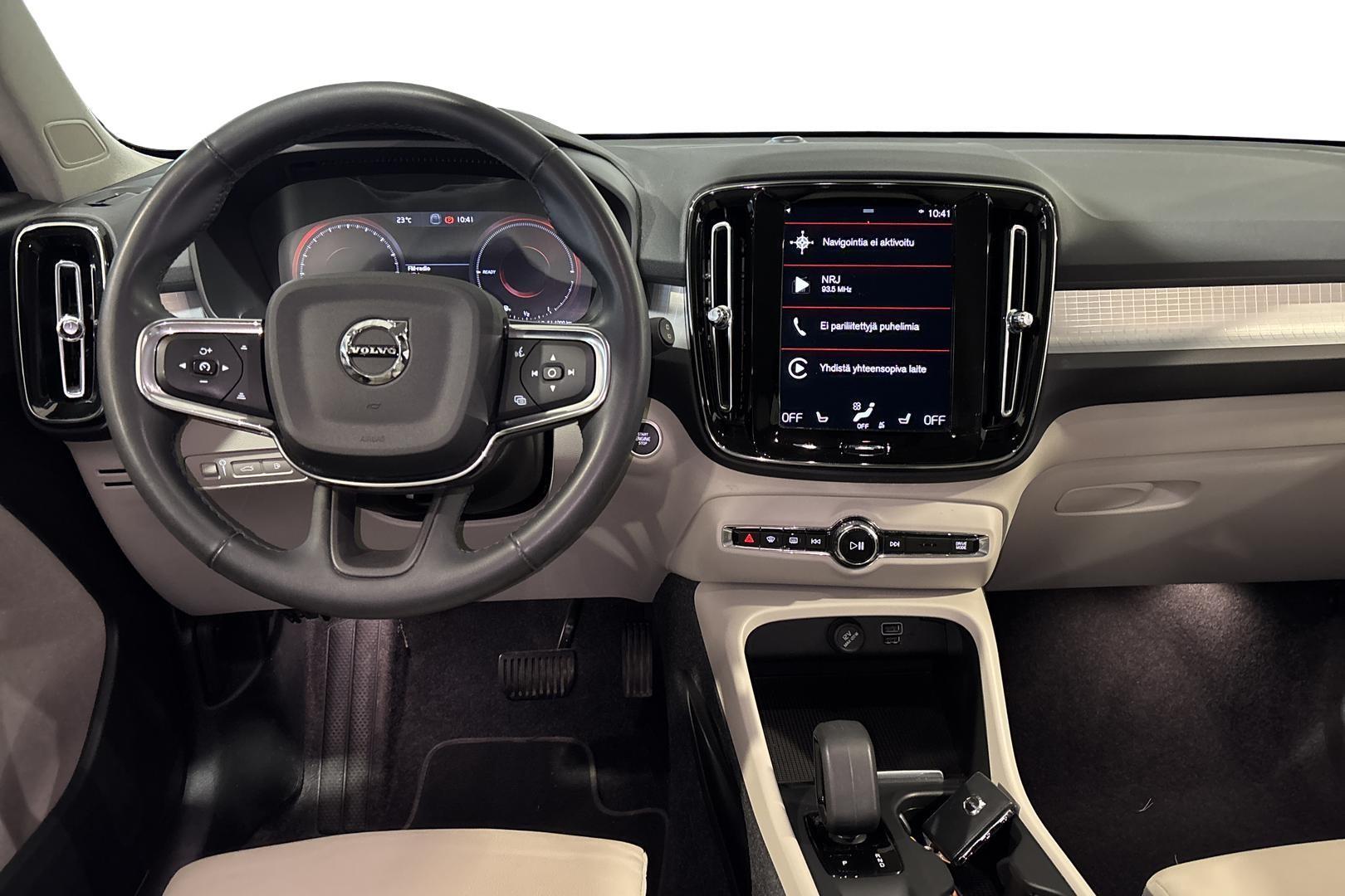VOLVO XC40 2021