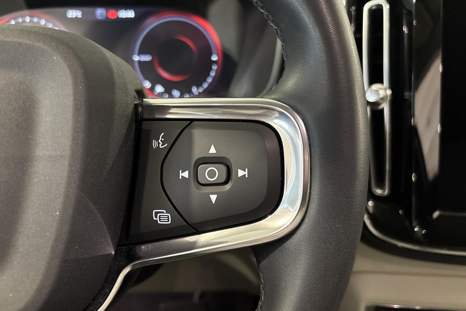 VOLVO XC40 2021
