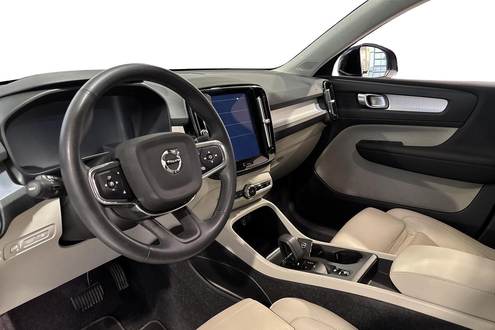 VOLVO XC40 2021
