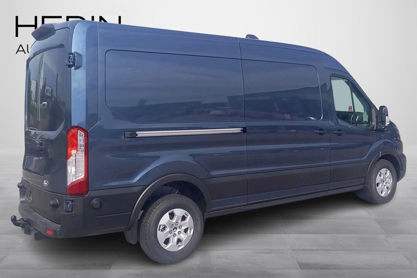 FORD TRANSIT 2025