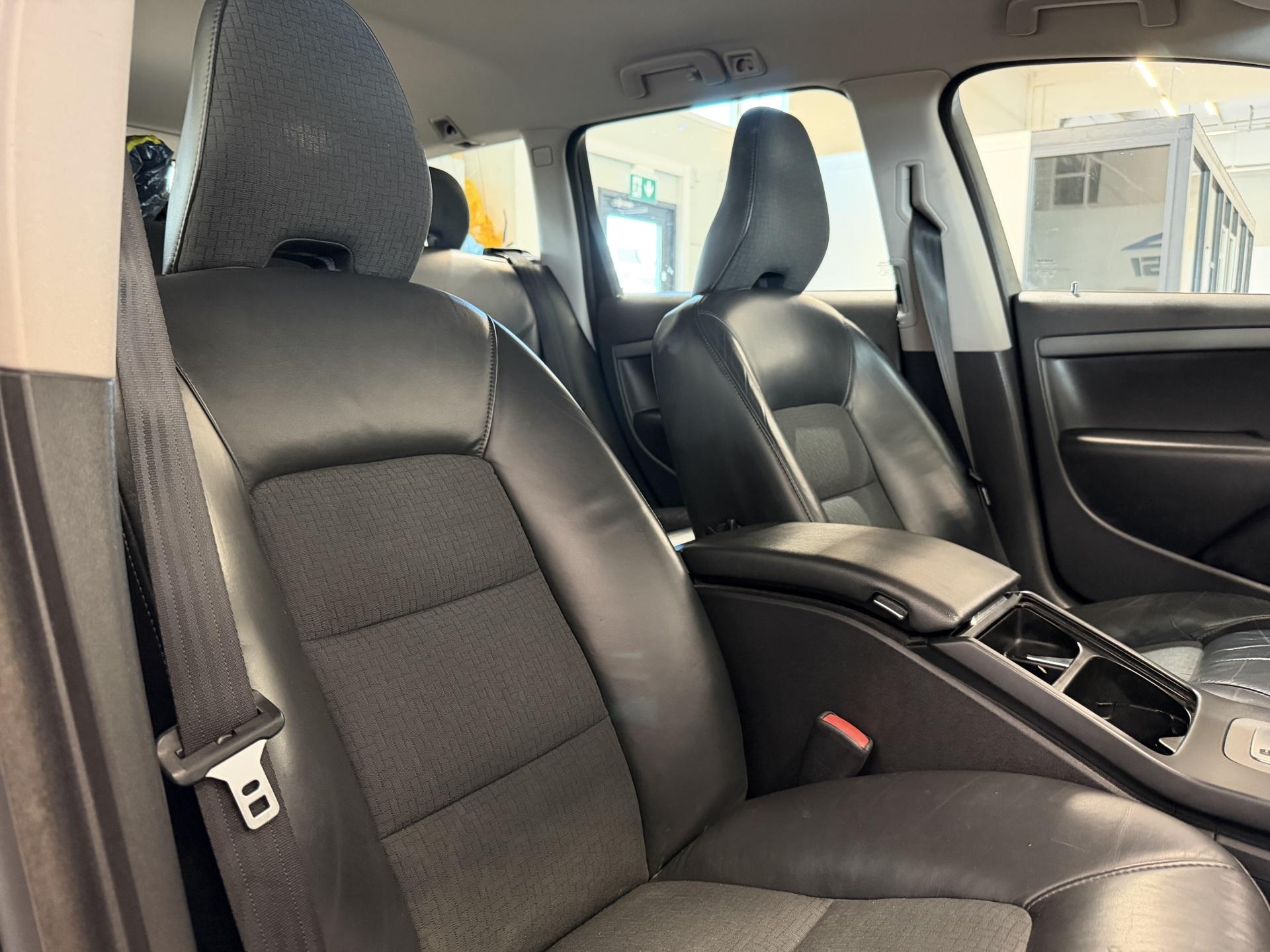 VOLVO V70 2010