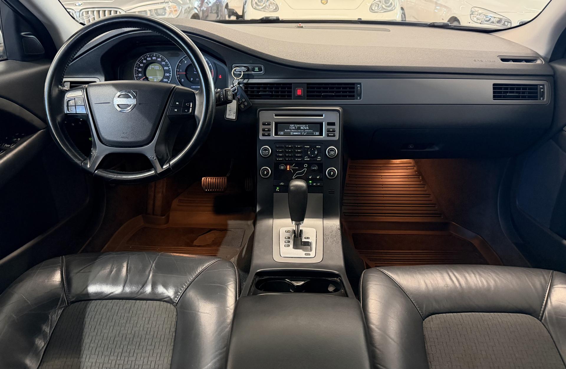 VOLVO V70 2010