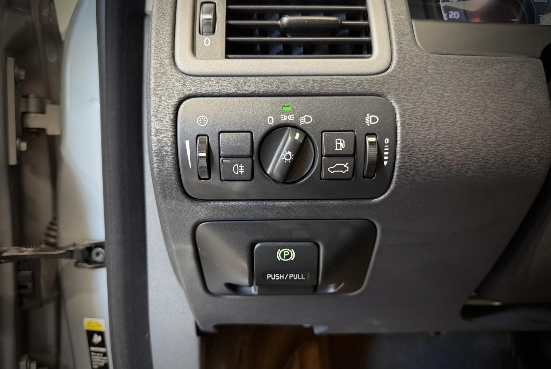 VOLVO V70 2010