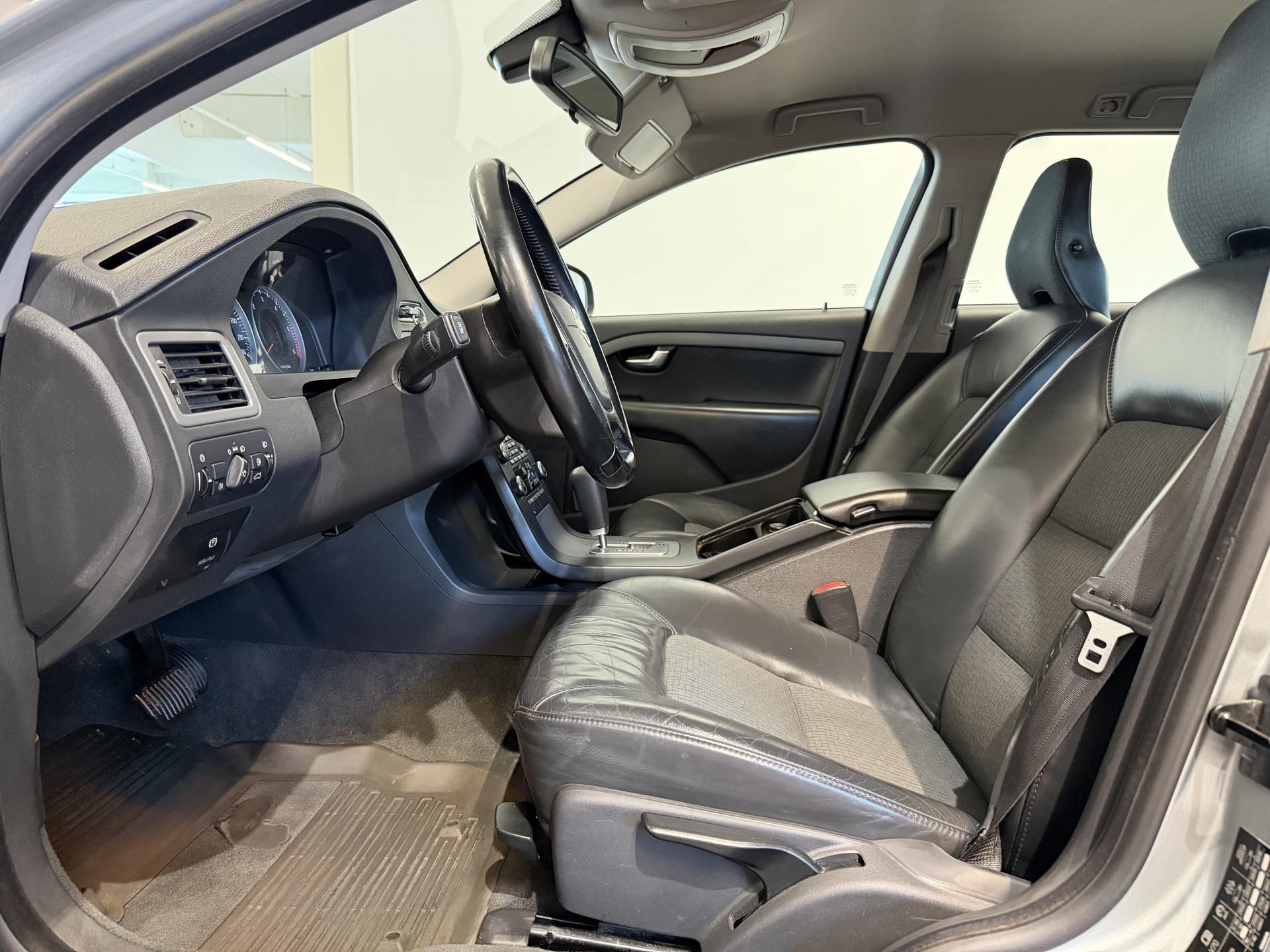 VOLVO V70 2010