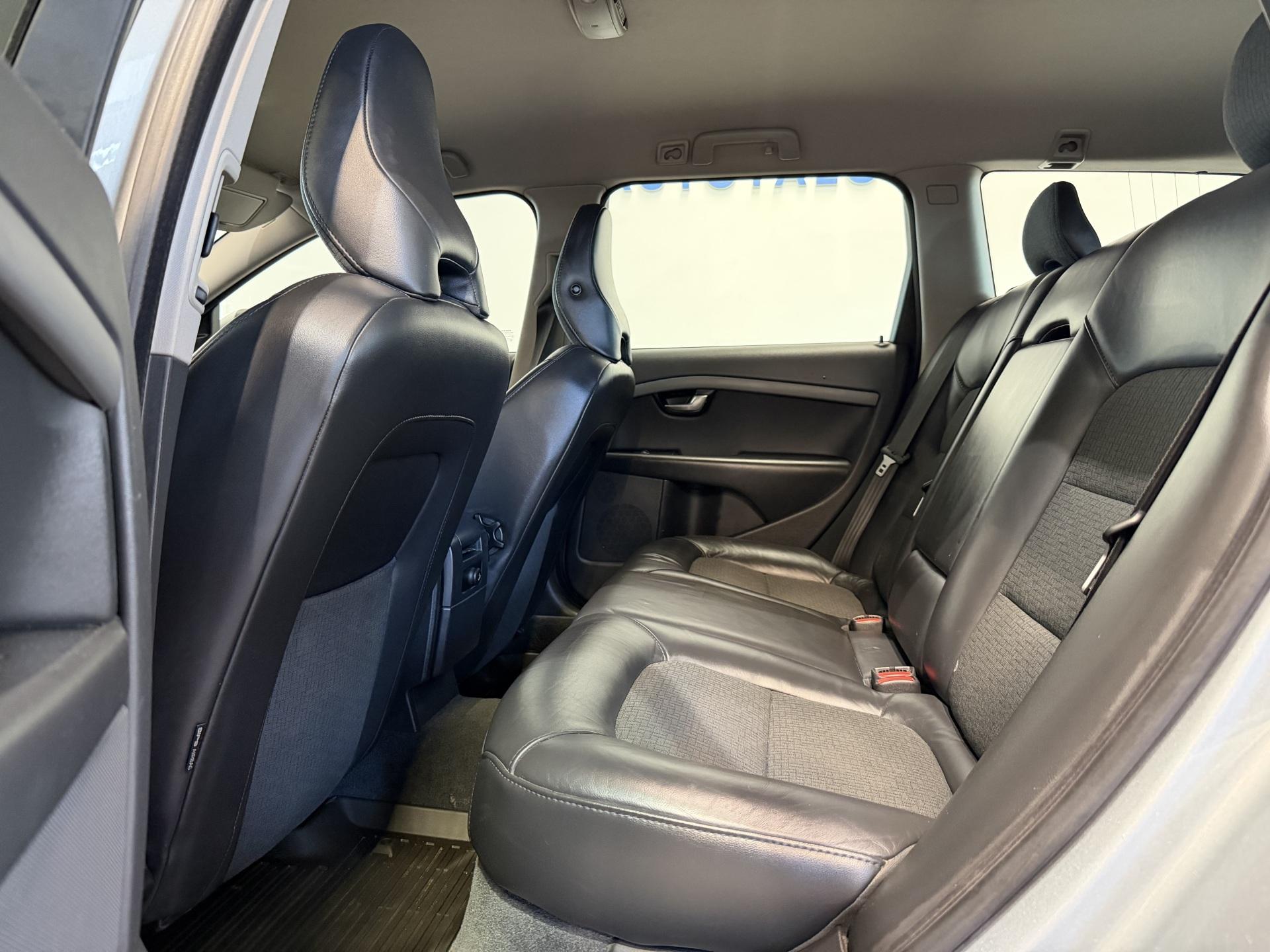 VOLVO V70 2010
