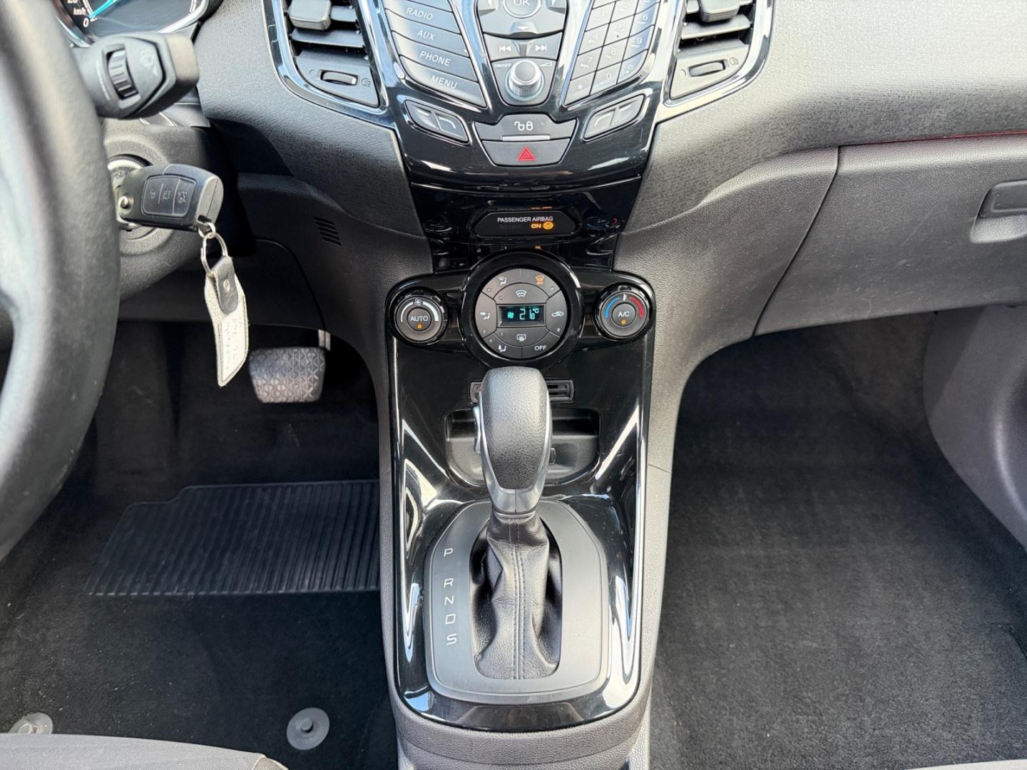 FORD Fiesta 12