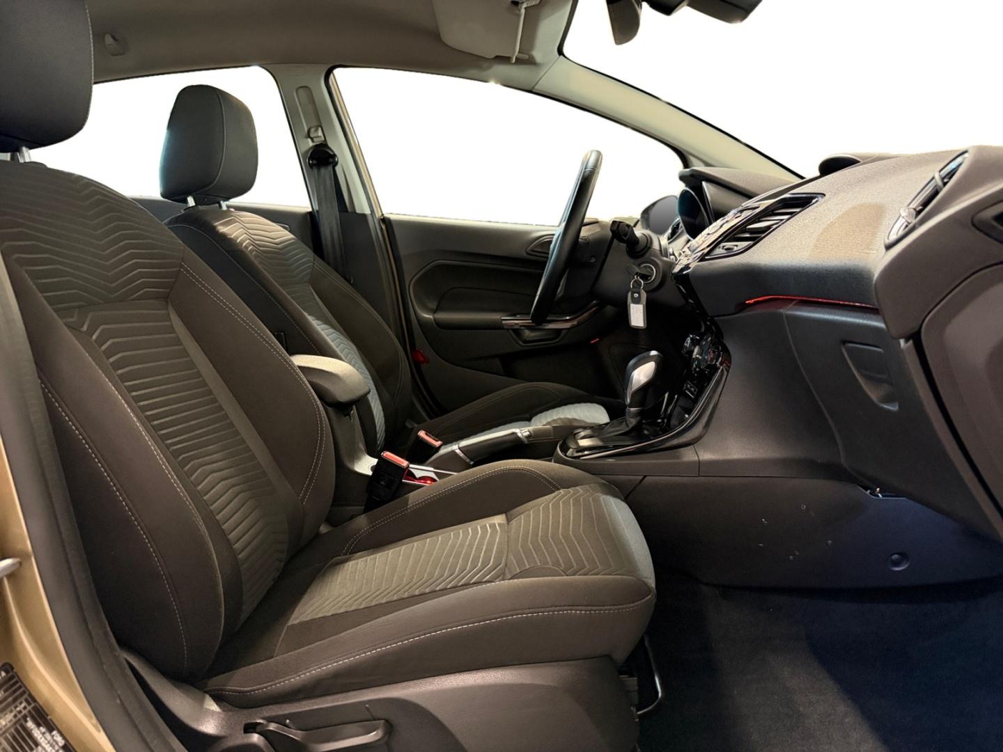 FORD Fiesta 15
