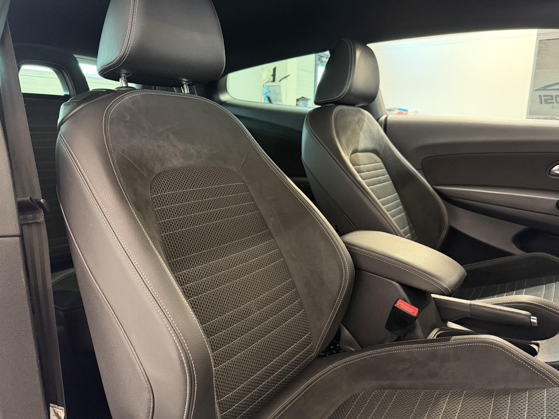 VOLKSWAGEN Scirocco 2011