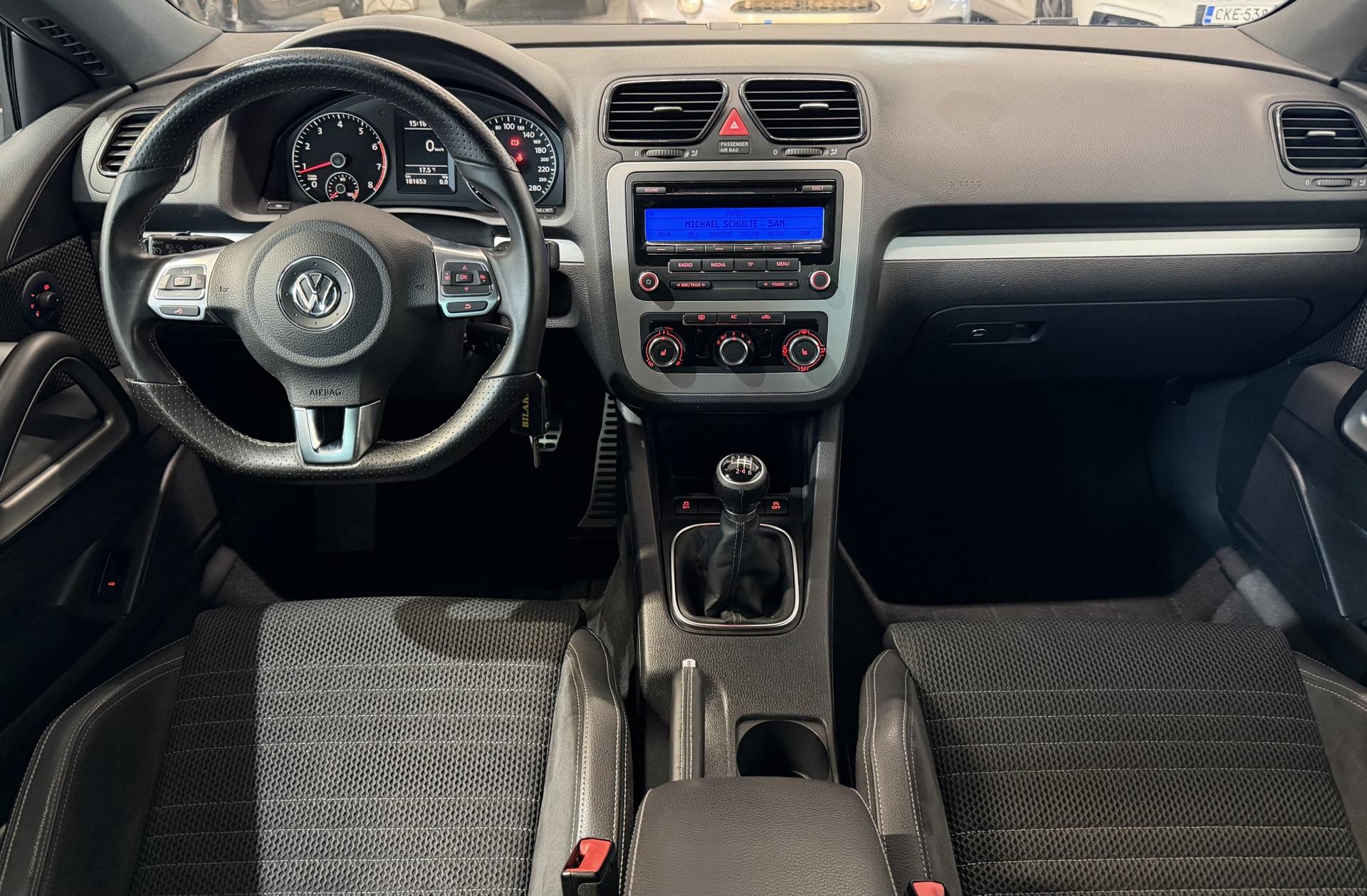 VOLKSWAGEN Scirocco 2011