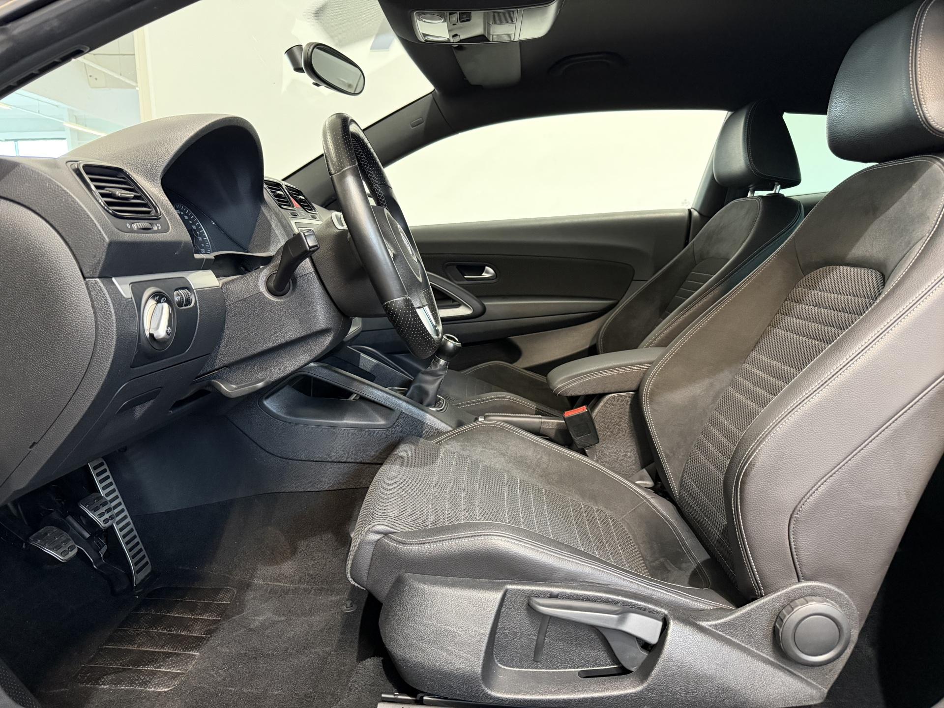 VOLKSWAGEN Scirocco 2011