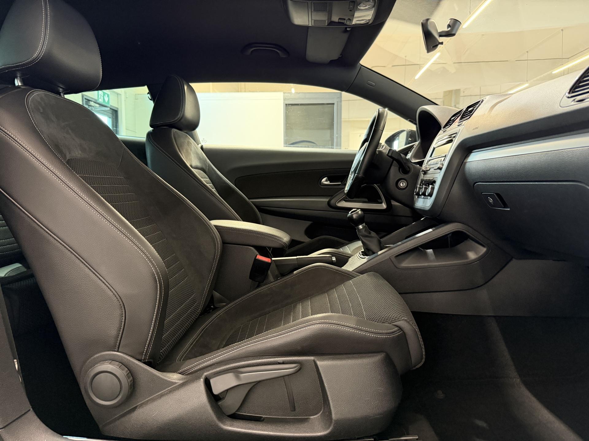 VOLKSWAGEN Scirocco 2011