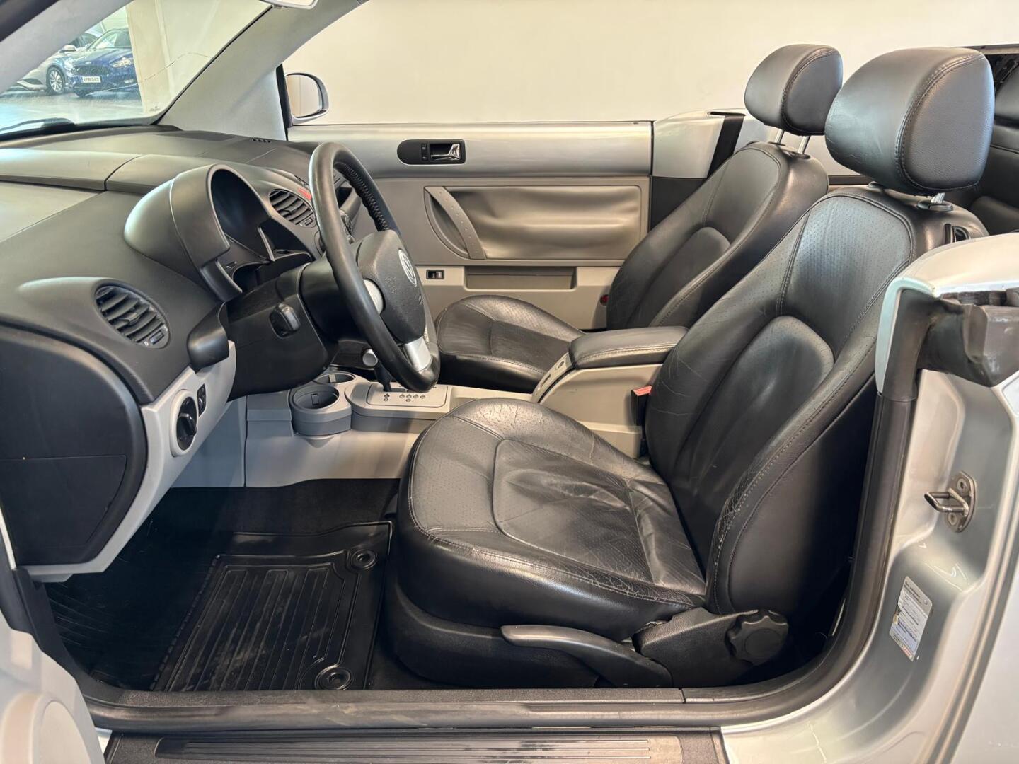 VOLKSWAGEN New Beetle 2004