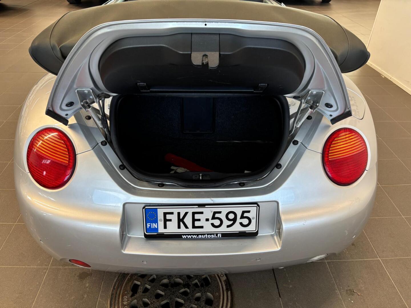 VOLKSWAGEN New Beetle 2004