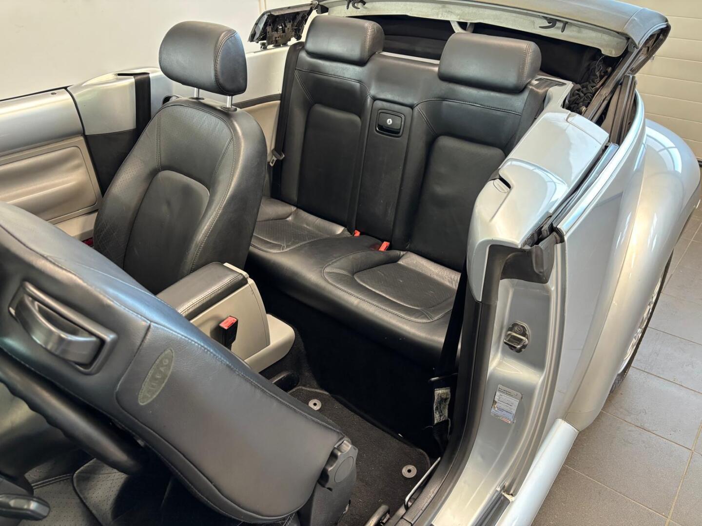 VOLKSWAGEN New Beetle 2004