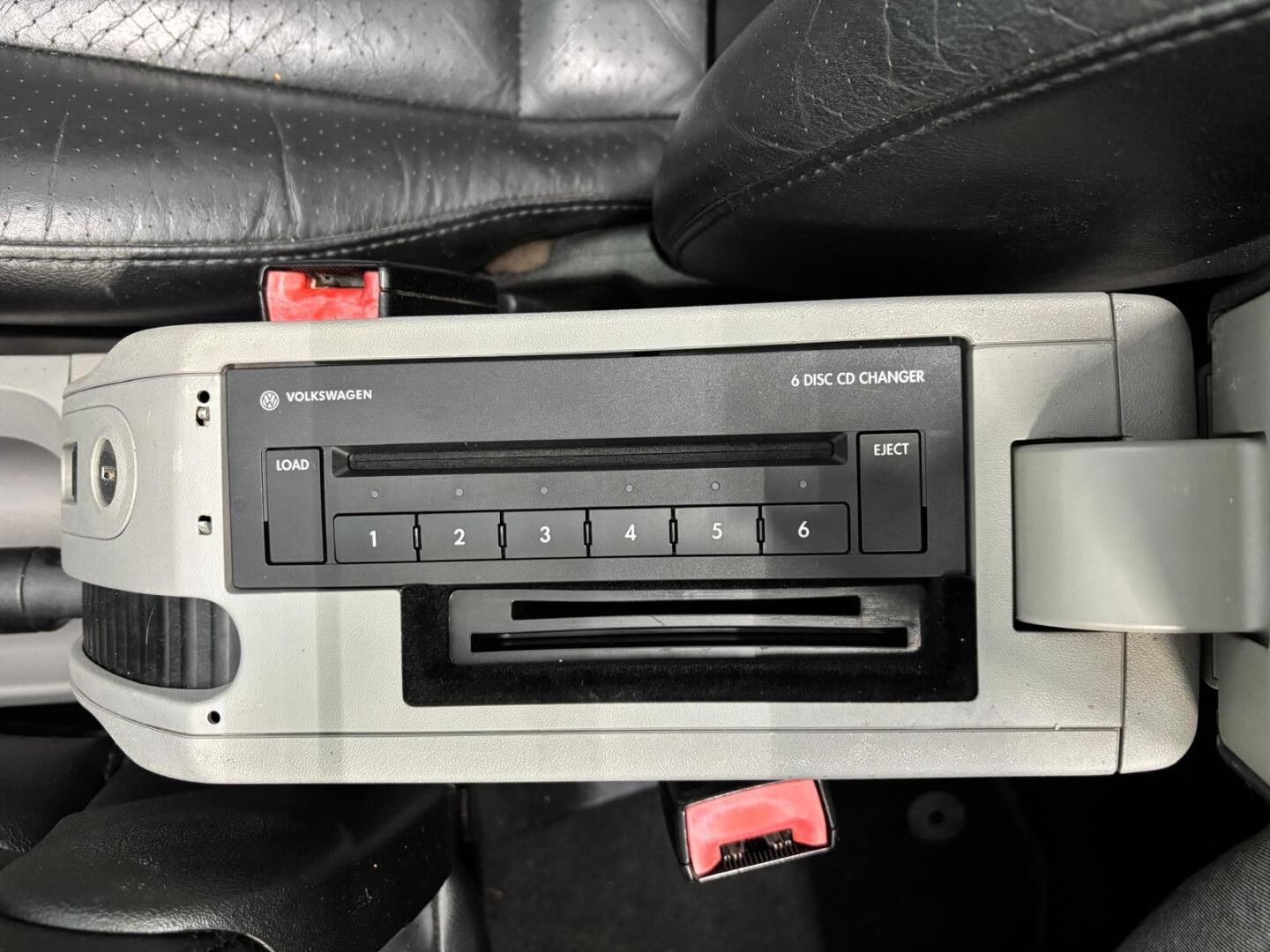 VOLKSWAGEN New Beetle 2004