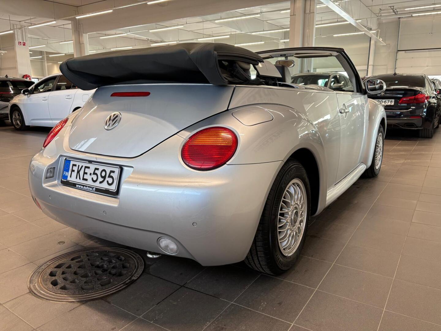 VOLKSWAGEN New Beetle 2004