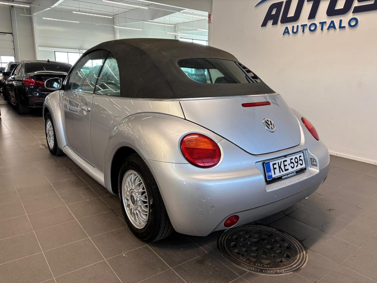 VOLKSWAGEN New Beetle 2004