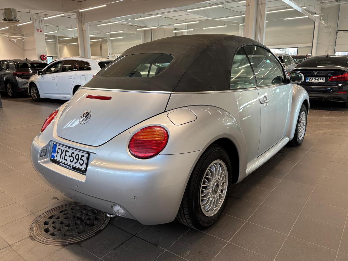 VOLKSWAGEN New Beetle 2004