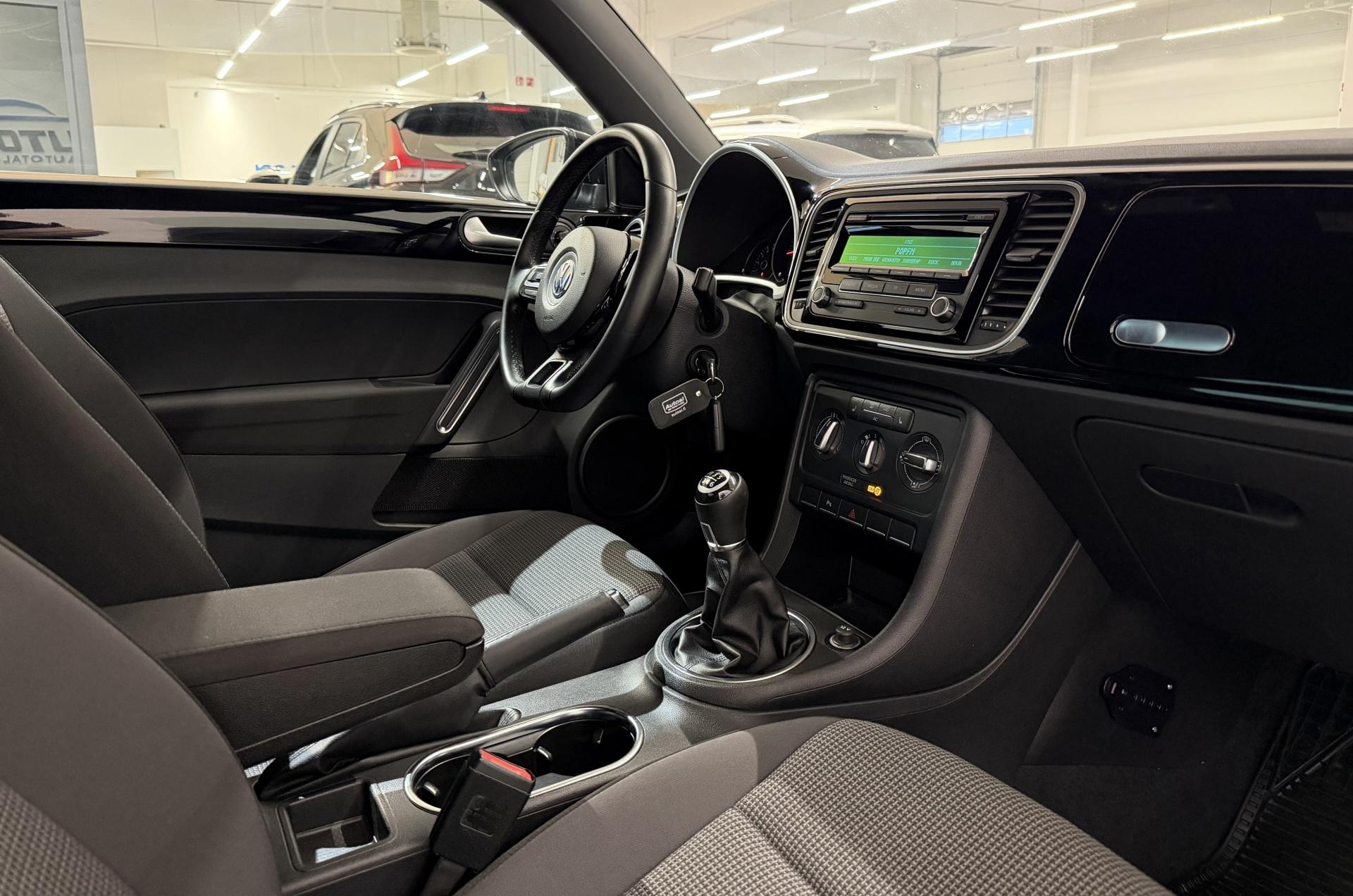 VOLKSWAGEN Beetle 2013