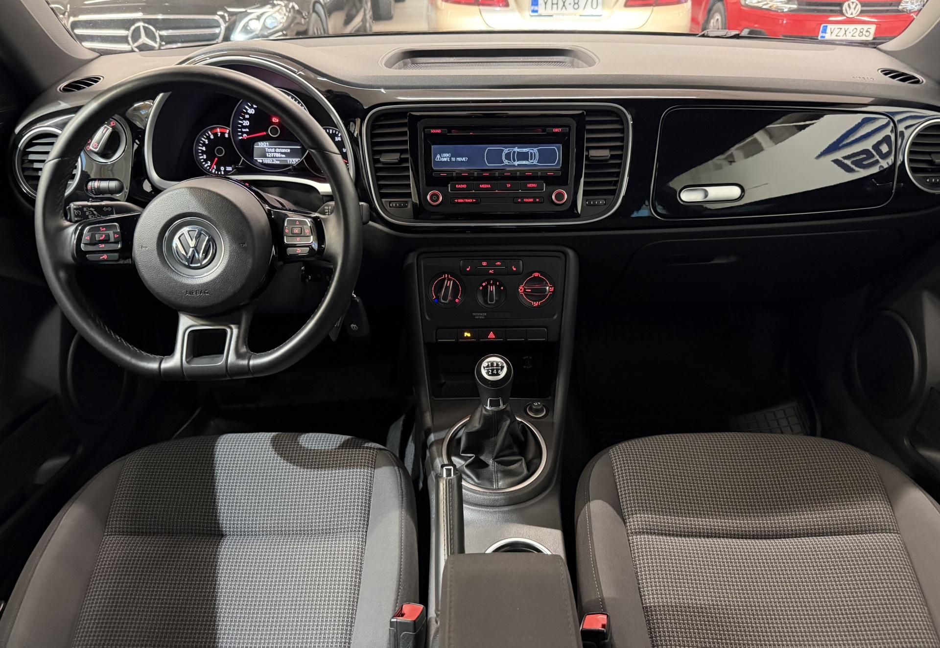 VOLKSWAGEN Beetle 2013