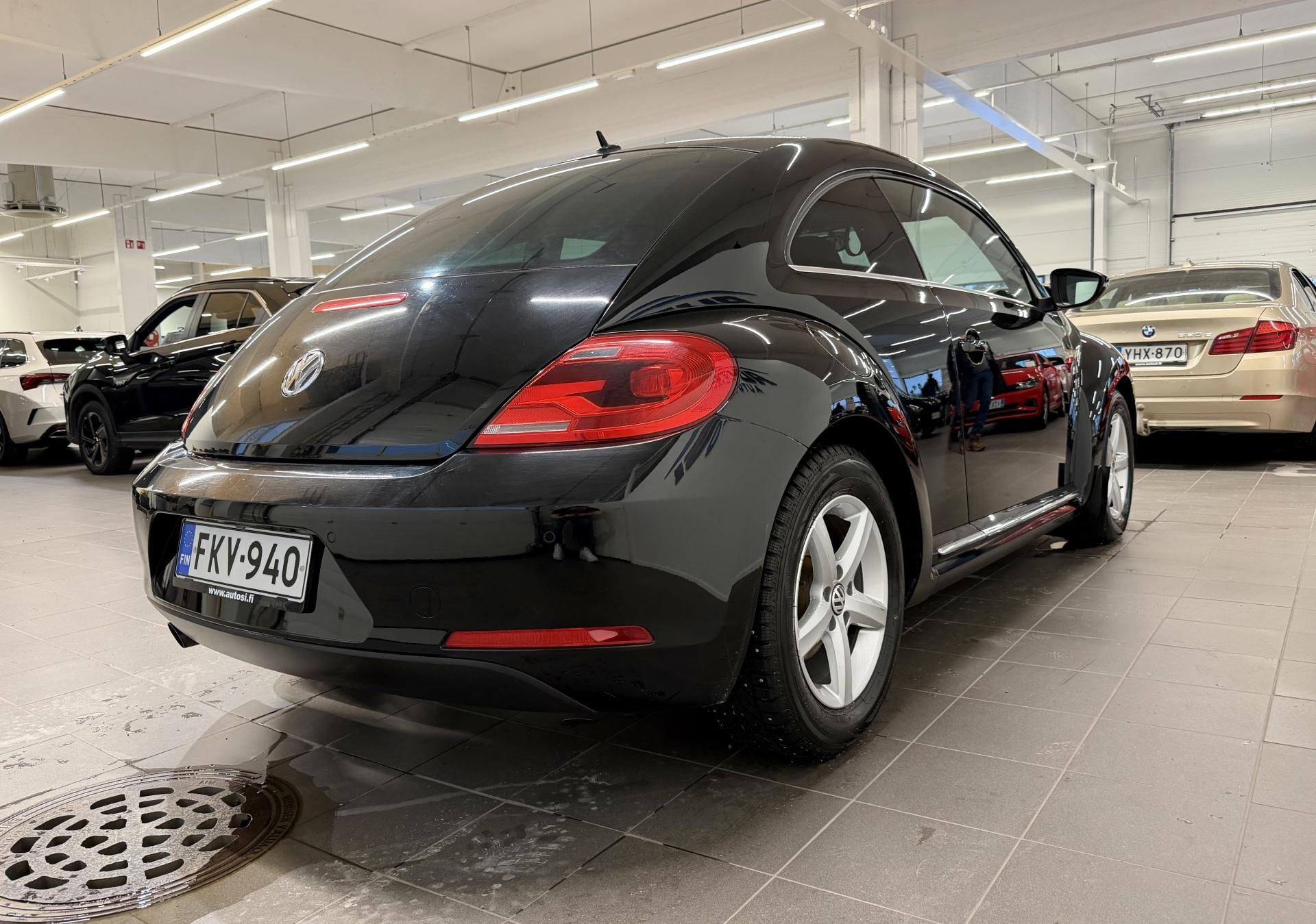 VOLKSWAGEN Beetle 2013