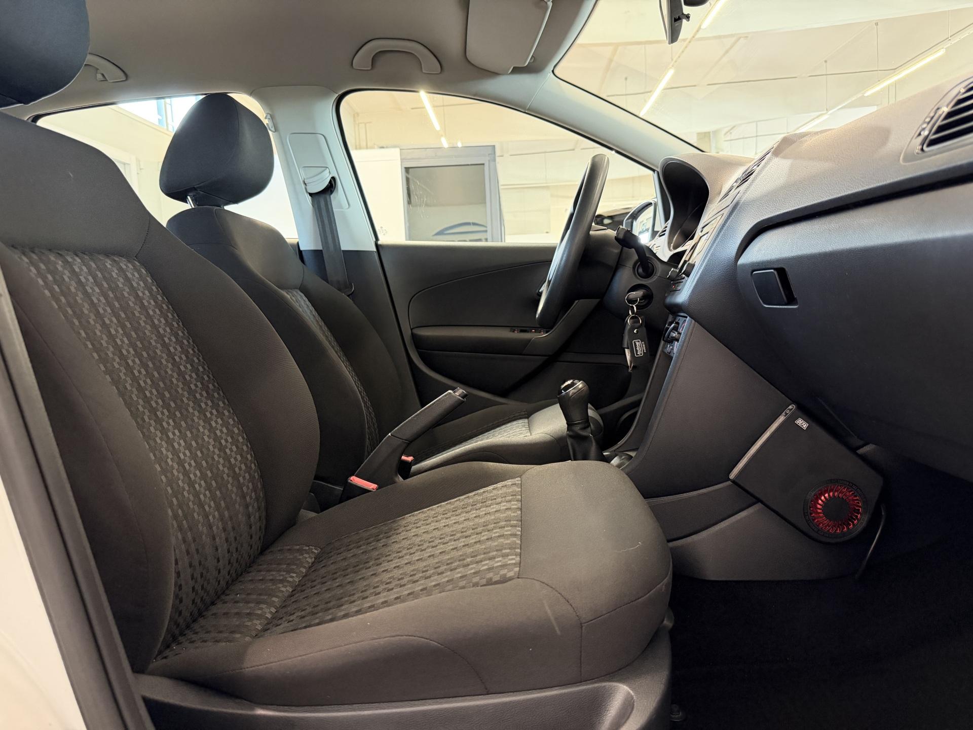 VOLKSWAGEN Polo 2015