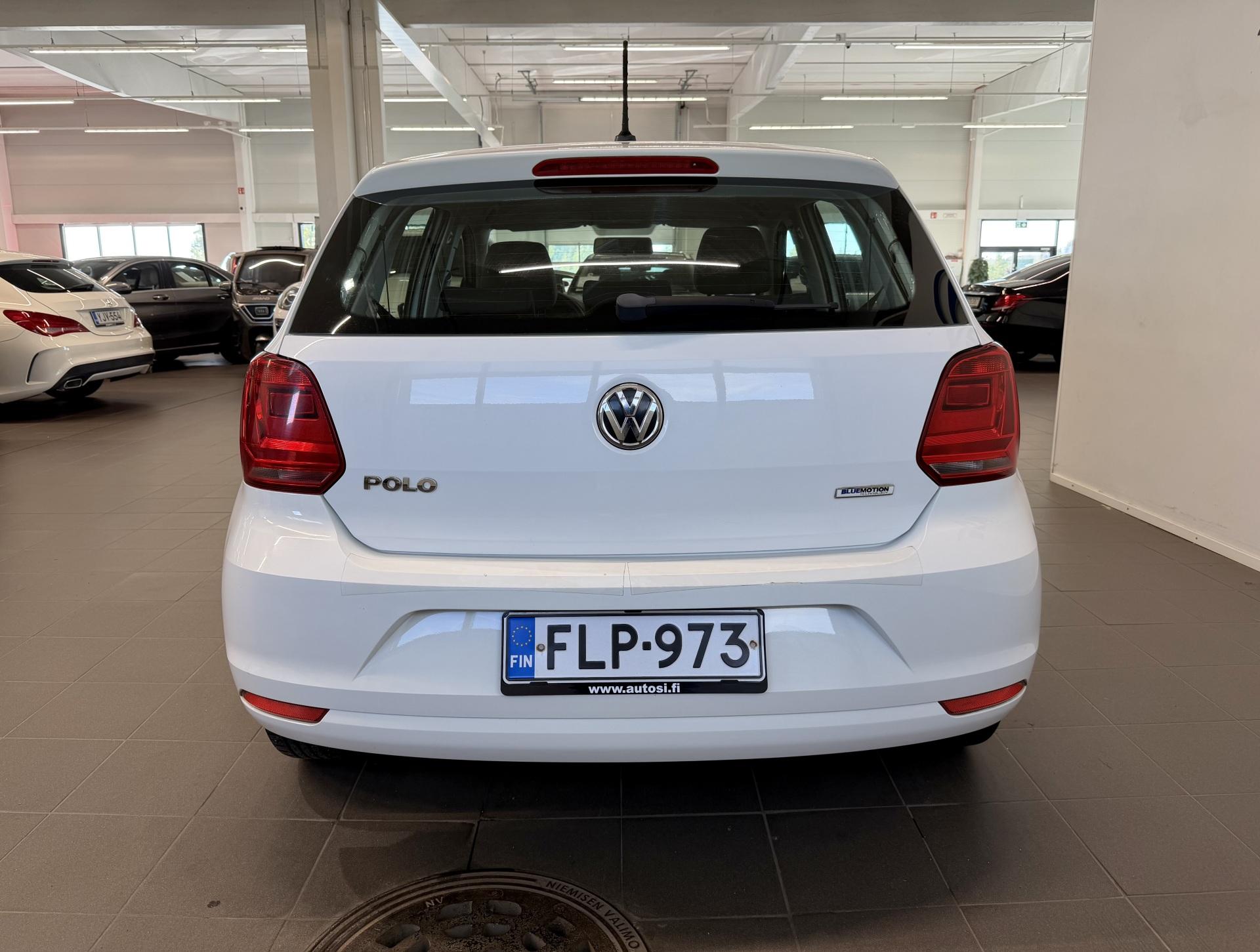VOLKSWAGEN Polo 2015