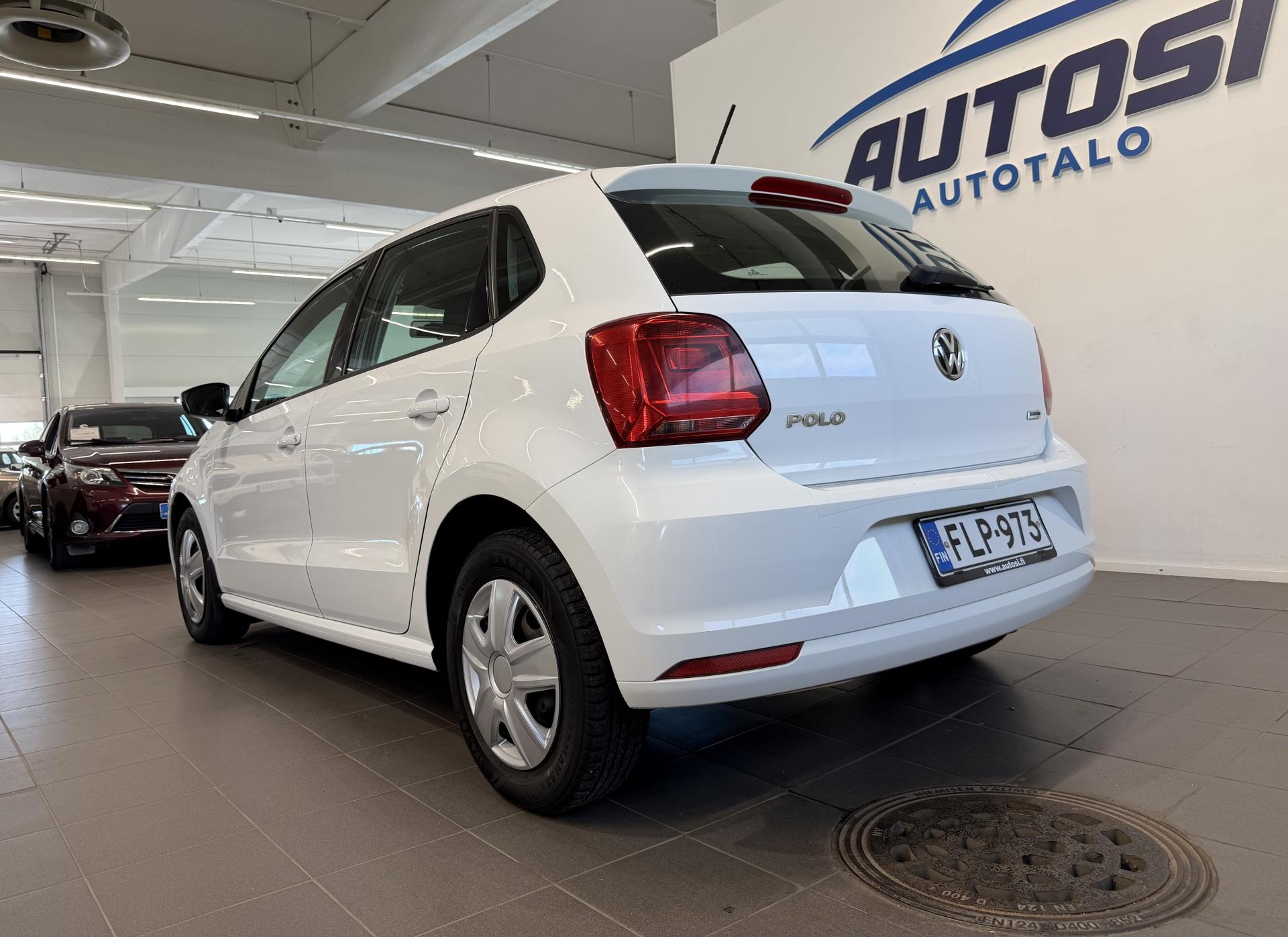 VOLKSWAGEN Polo 2015