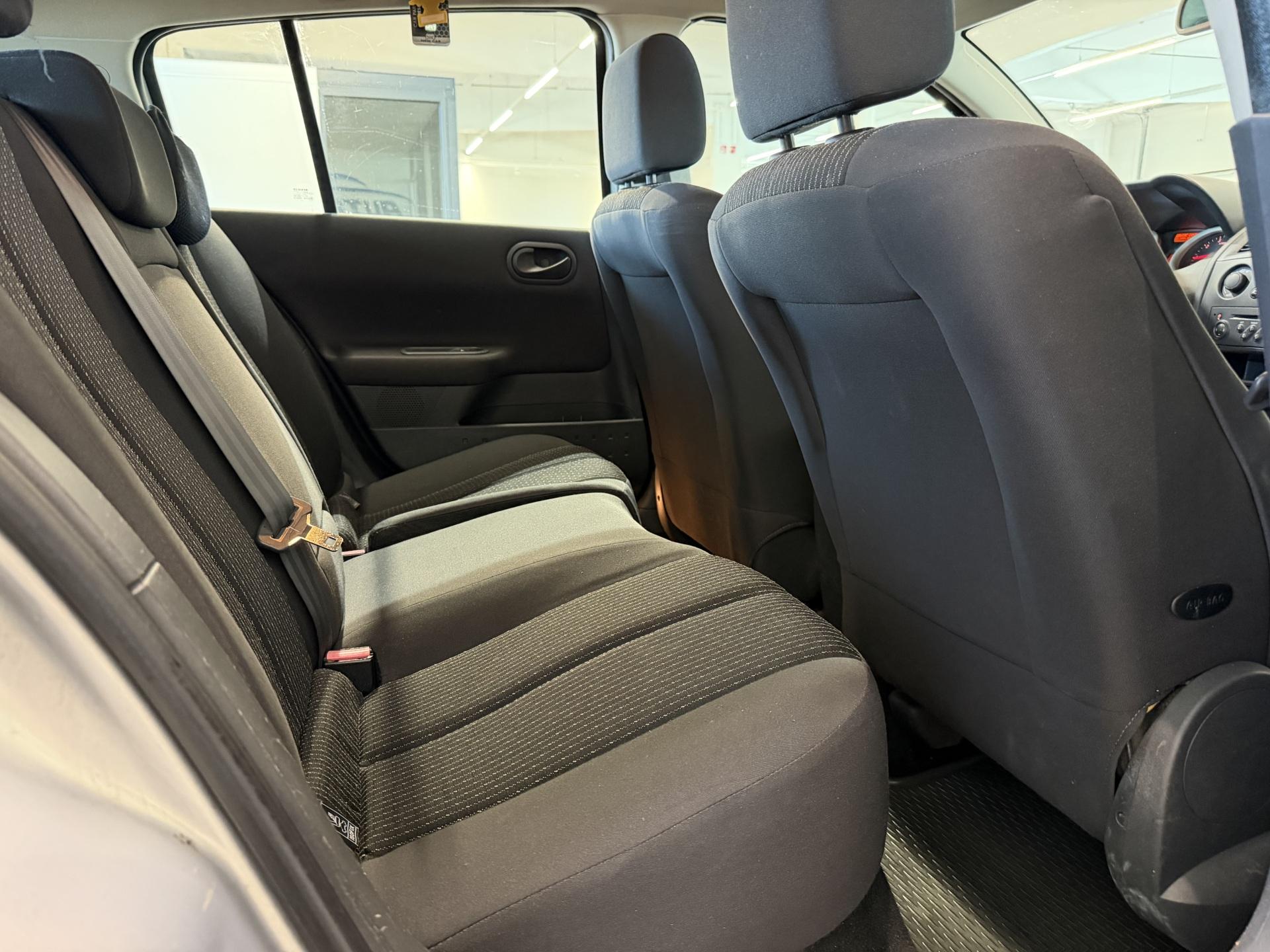 RENAULT Megane 2004