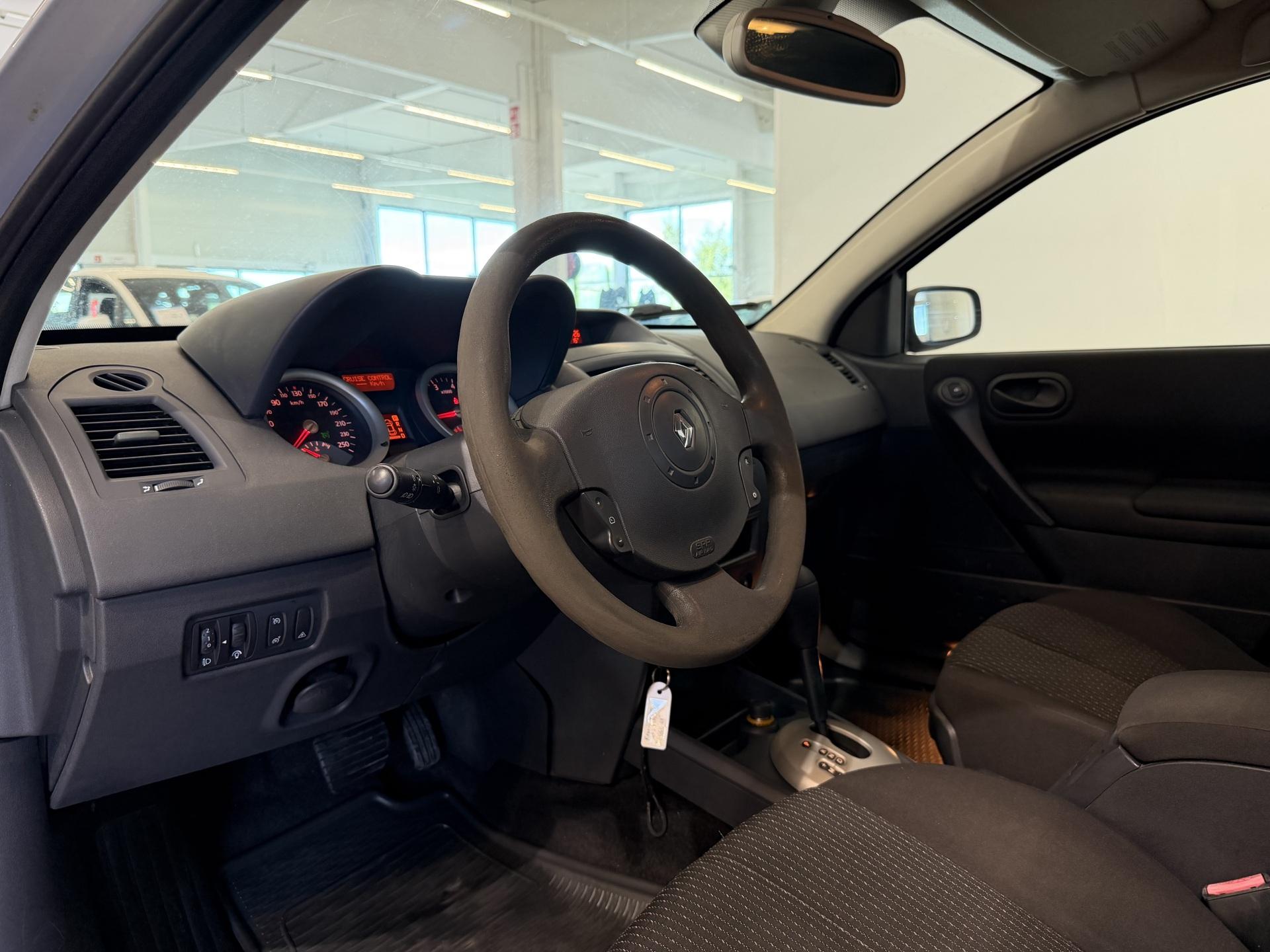 RENAULT Megane 2004