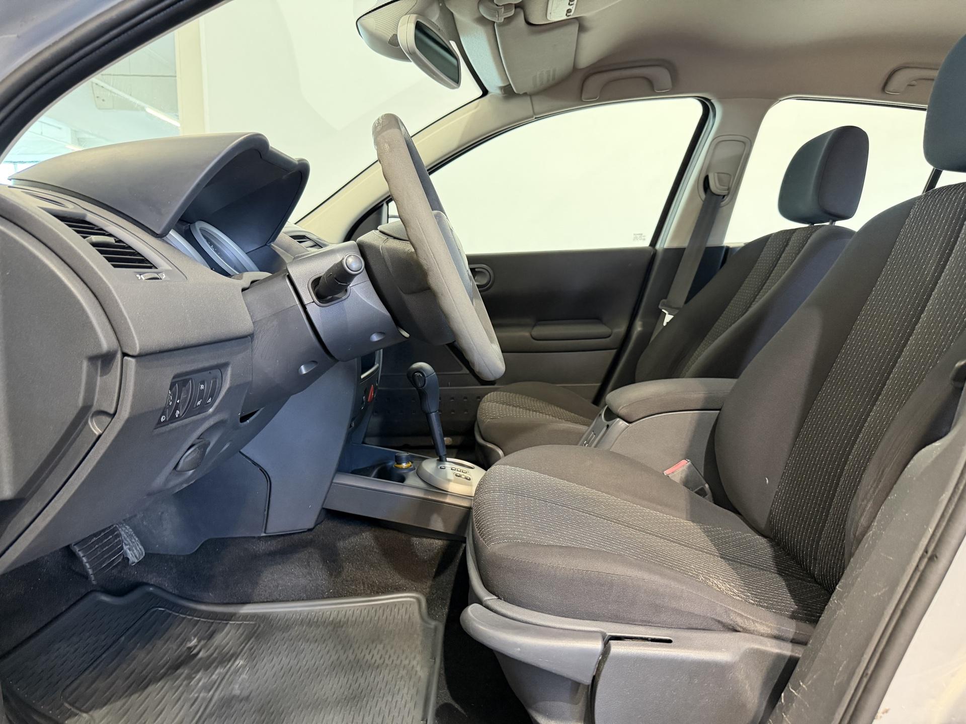 RENAULT Megane 2004