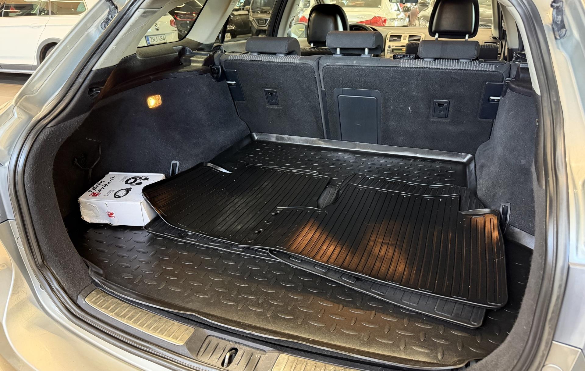 TOYOTA Avensis 2011